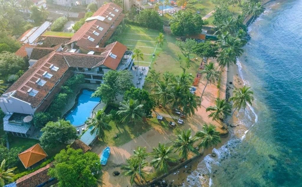 Earls Reef Beach Hotel — 2