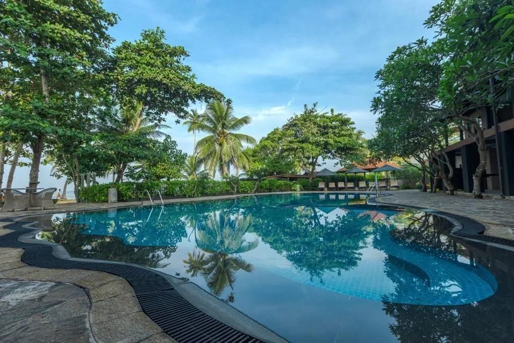 Earls Reef Beach Hotel — 3