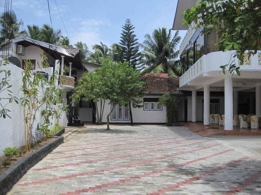 Crescent Unawatuna